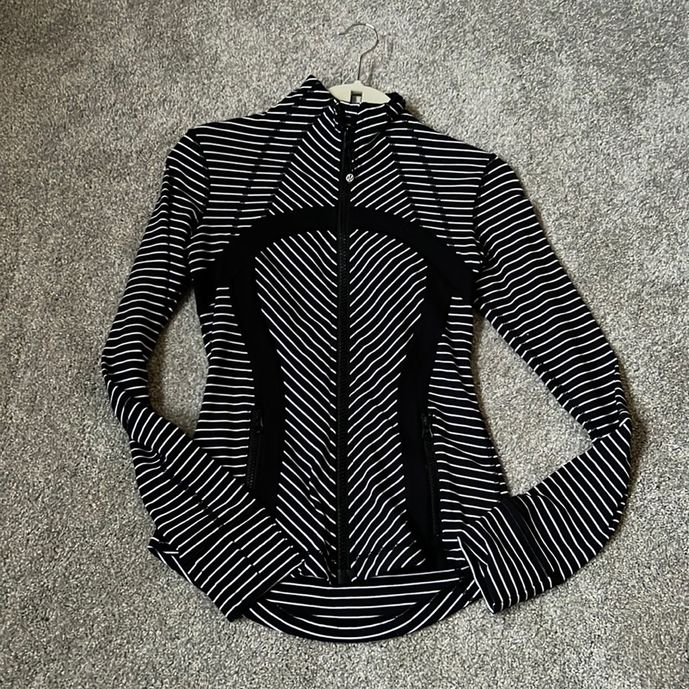 Define Jacket Luon by Lulu Lemon size 4